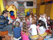 Spisovatel Jan Řehounek ve školce